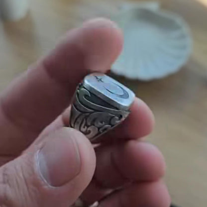 Crescent moon engraved ring – view 3