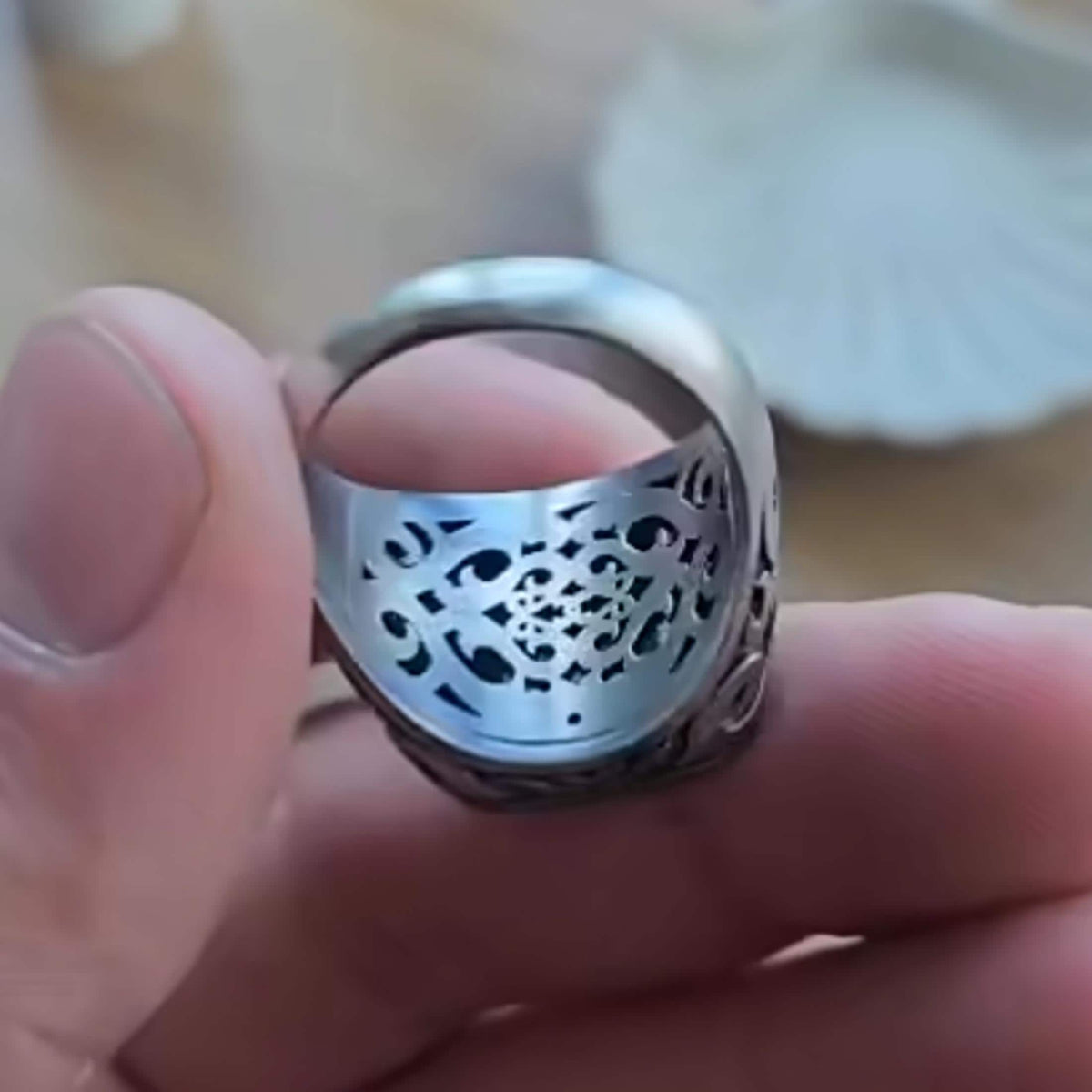 Crescent moon engraved ring – view 4