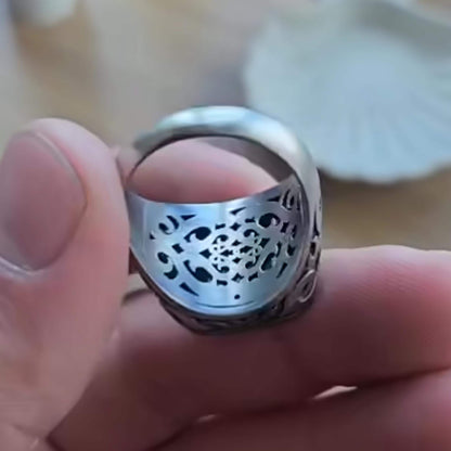 Crescent moon engraved ring – view 4