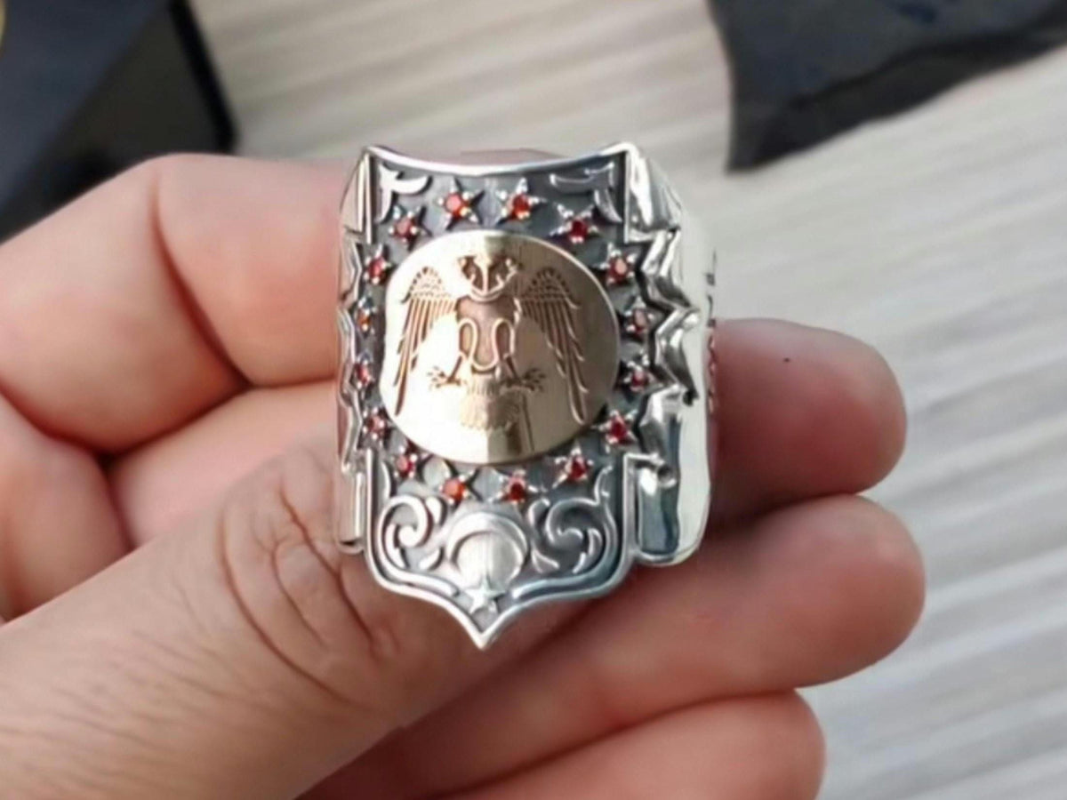 Seljuk double-headed eagle zihgir archer ring with red zircon – view 3