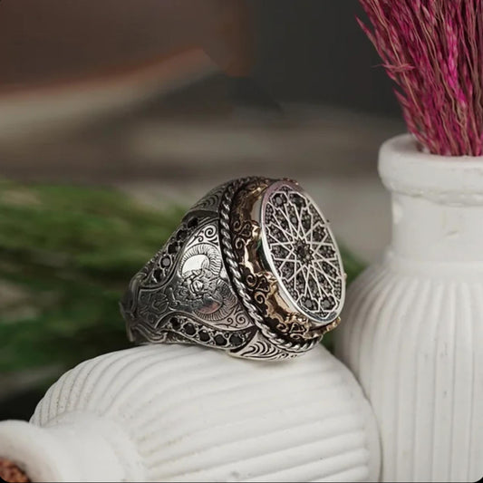 Ring mit Widderhorn und schwarzem Zirkon: Tierschmuck aus 925er Sterlingsilber