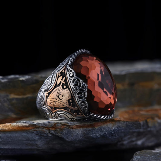 Handgefertigter Herrenring aus Silber mit Diaspor-Stein | Besonderes Design mit seldschukischen Motiven