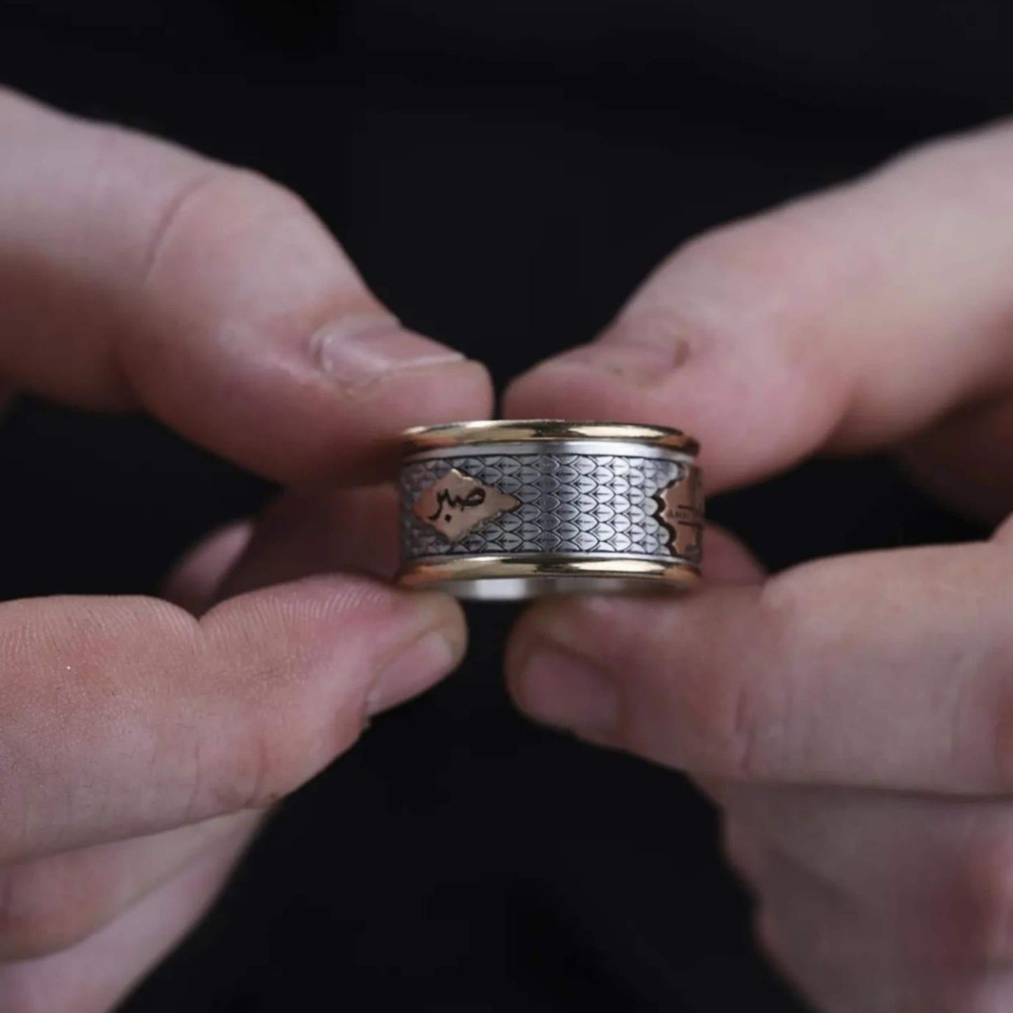 Shukr Sabr Drehring aus Silber | Personalisierter islamischer Kalligrafie-Ehering | Handgefertigter Schmuck