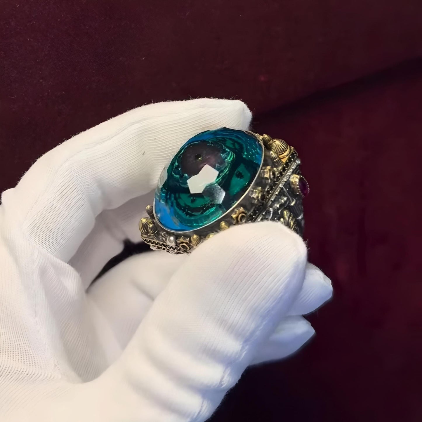 Statement-Ring für Herren, smaragdgrüner, facettierter Stein, handgefertigter Silberring, Schmuck aus dem Nahen Osten