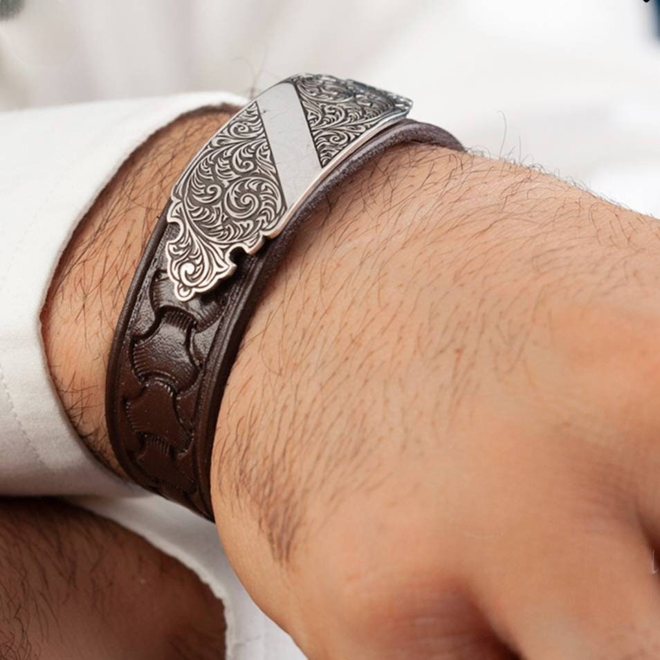 Leather and silver name bracelet in 925 sterling silver
